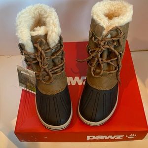 Pawz Gina Ankle Boots Sz 5 M Brown lace up. New with tags.